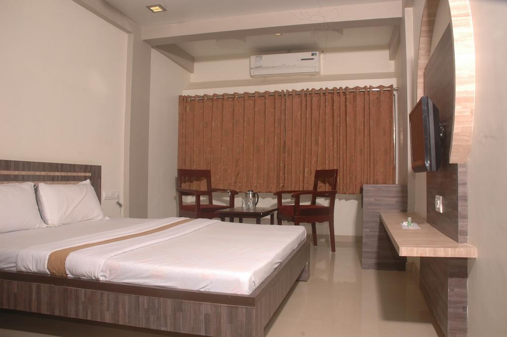 Hotel Sapphire Dźunagadh Pokój zdjęcie