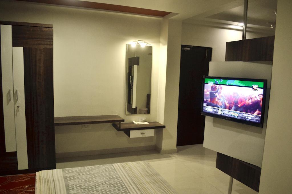 Hotel Sapphire Dźunagadh Zewnętrze zdjęcie