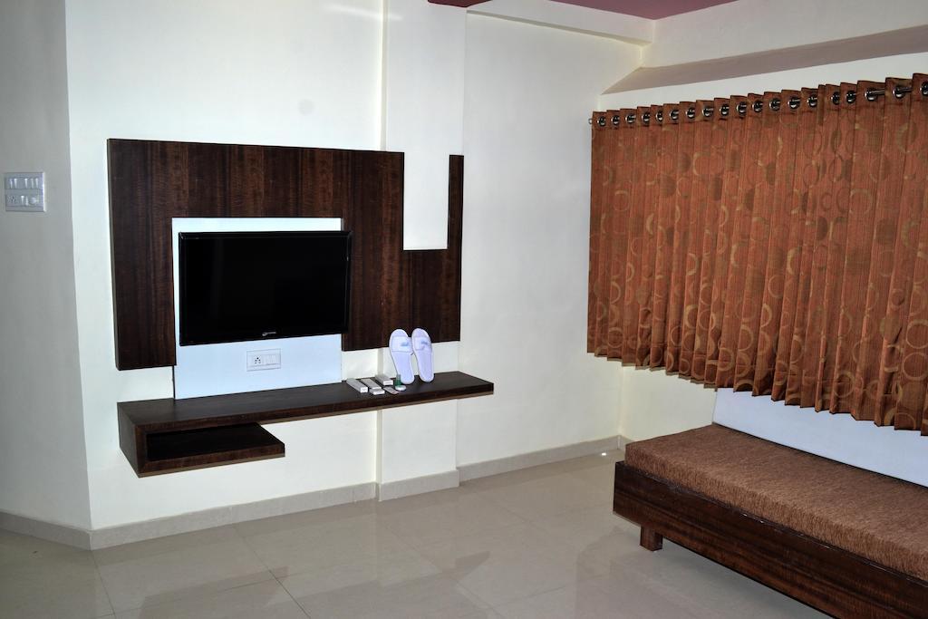 Hotel Sapphire Dźunagadh Zewnętrze zdjęcie