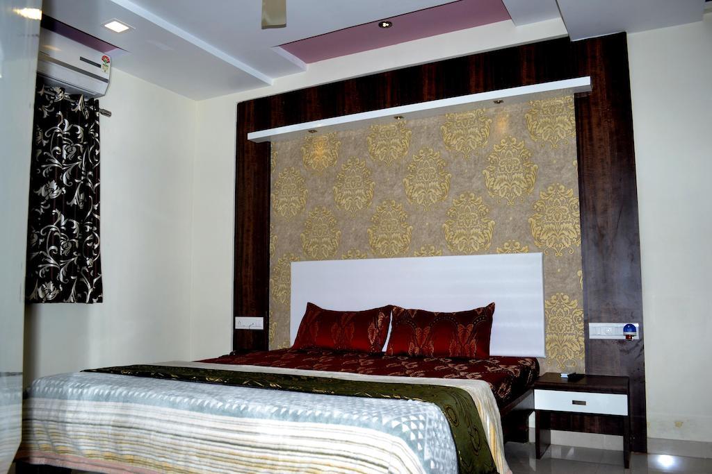 Hotel Sapphire Dźunagadh Zewnętrze zdjęcie
