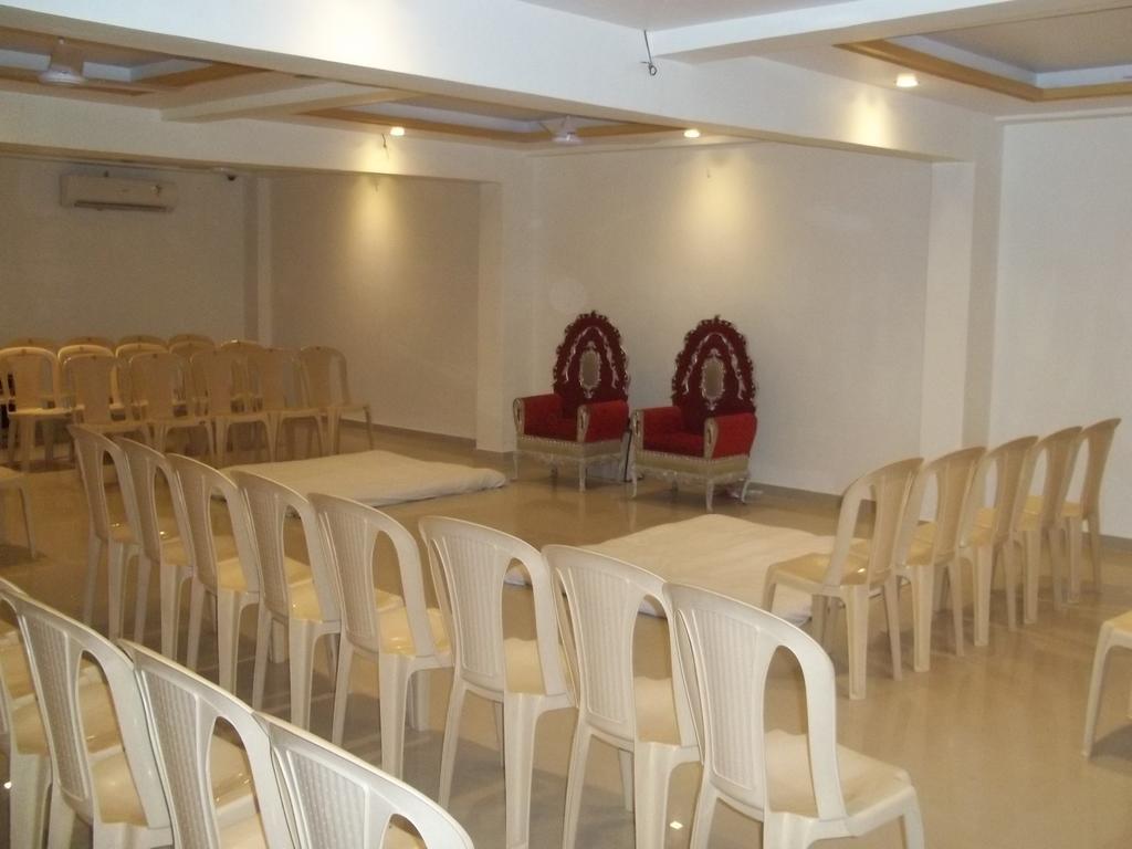 Hotel Sapphire Dźunagadh Zewnętrze zdjęcie