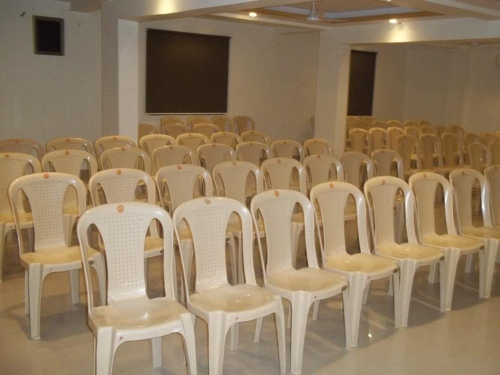 Hotel Sapphire Dźunagadh Zewnętrze zdjęcie