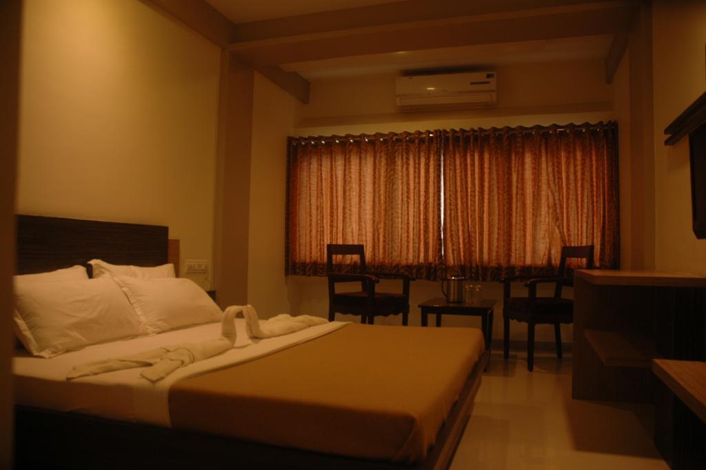 Hotel Sapphire Dźunagadh Zewnętrze zdjęcie