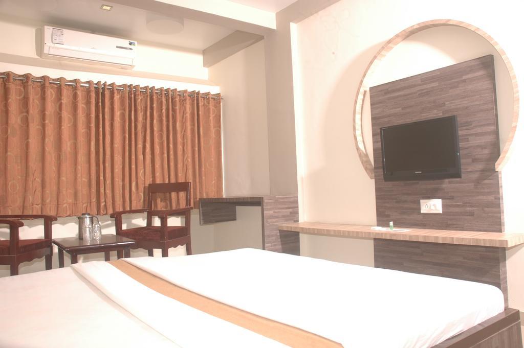 Hotel Sapphire Dźunagadh Zewnętrze zdjęcie