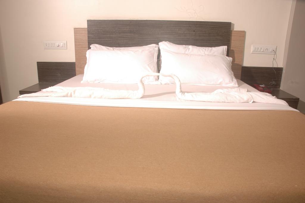 Hotel Sapphire Dźunagadh Zewnętrze zdjęcie