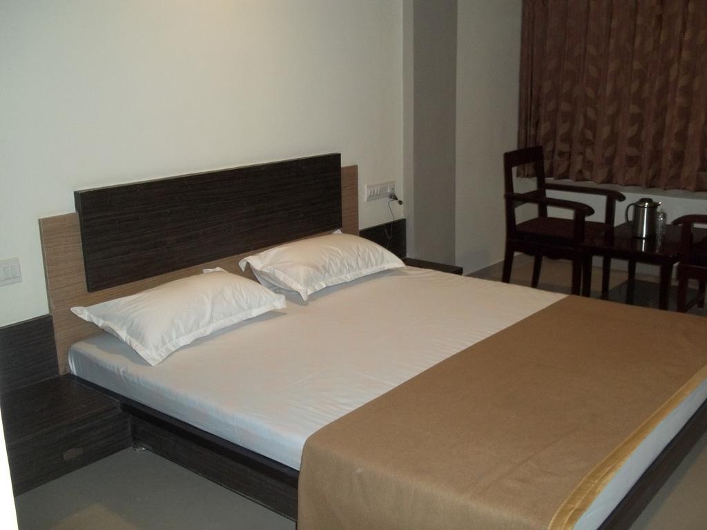 Hotel Sapphire Dźunagadh Zewnętrze zdjęcie