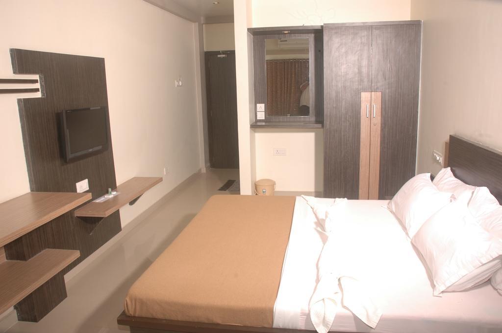 Hotel Sapphire Dźunagadh Zewnętrze zdjęcie