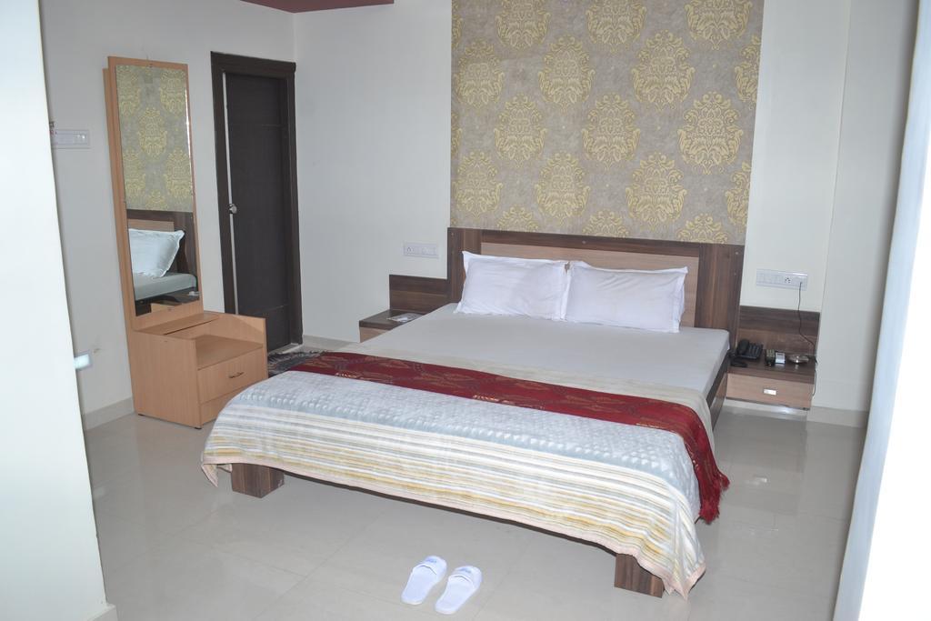 Hotel Sapphire Dźunagadh Zewnętrze zdjęcie