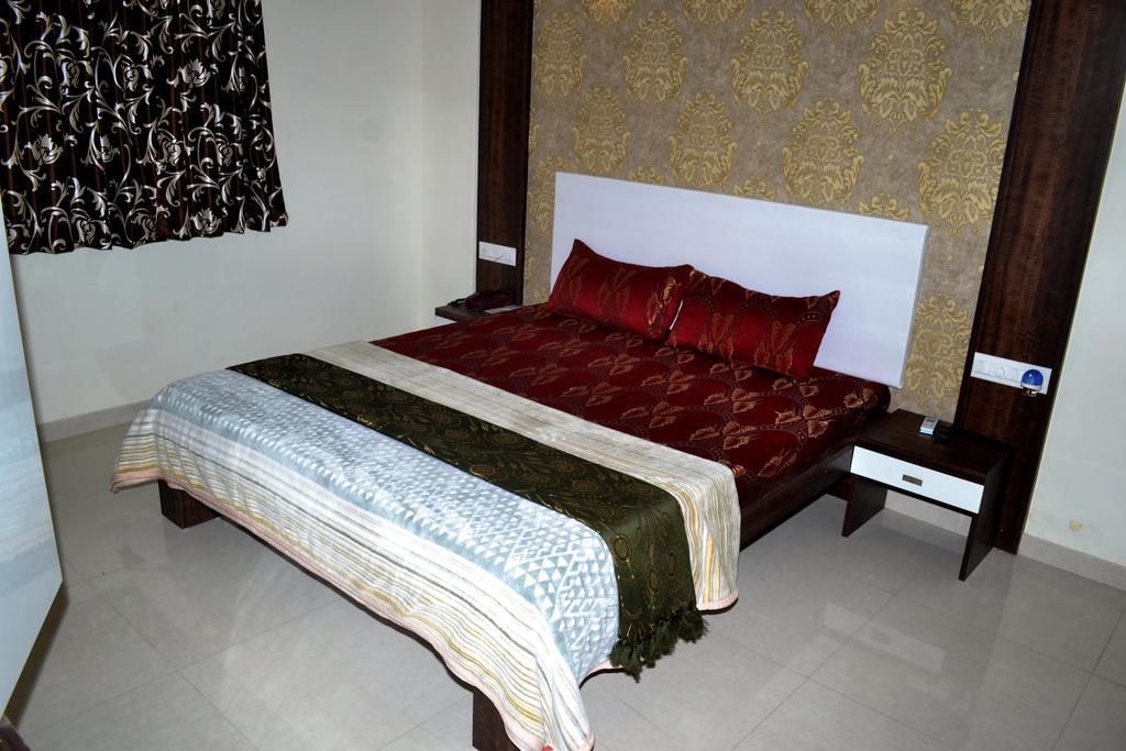 Hotel Sapphire Dźunagadh Zewnętrze zdjęcie