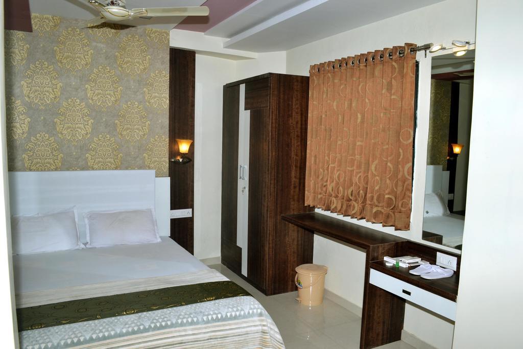 Hotel Sapphire Dźunagadh Zewnętrze zdjęcie