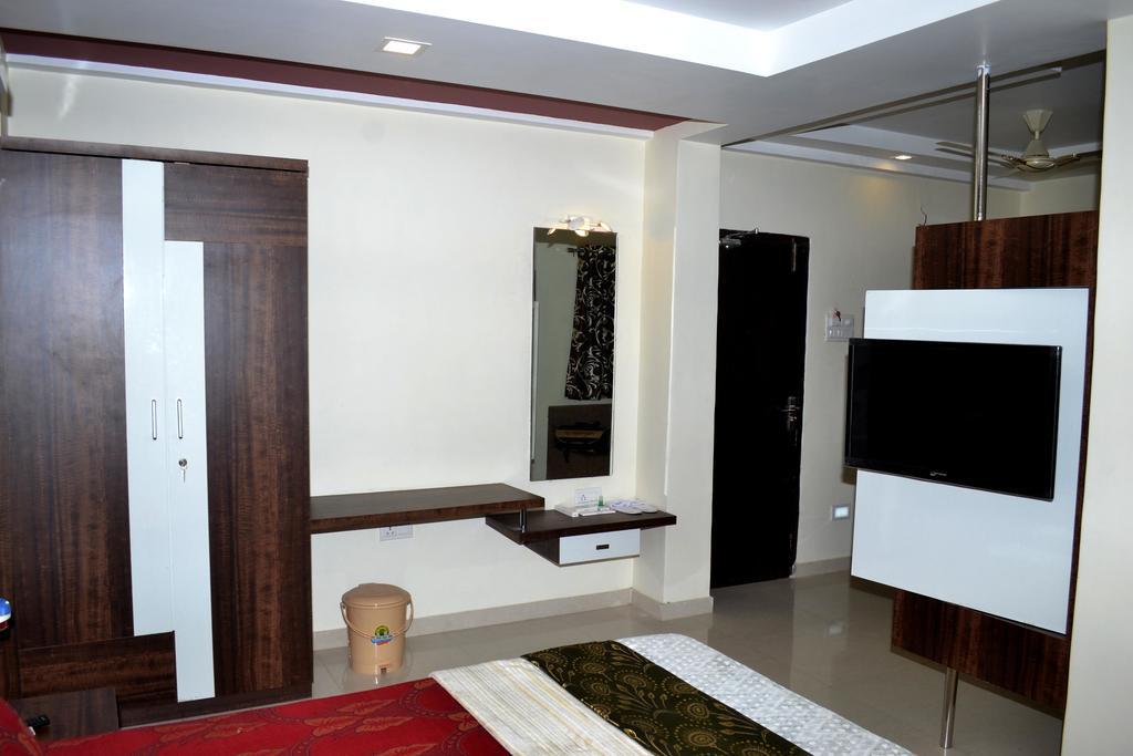 Hotel Sapphire Dźunagadh Zewnętrze zdjęcie