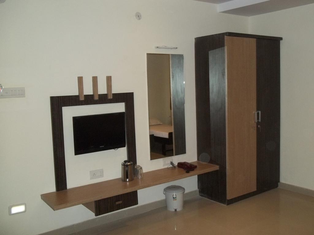 Hotel Sapphire Dźunagadh Zewnętrze zdjęcie